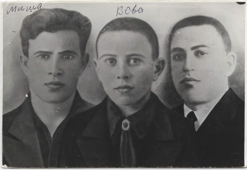 Матвей Теслер (справа)